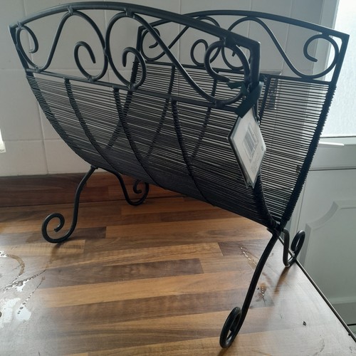 Wire magazine rack - magazine,