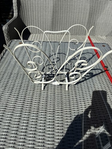 Vintage white metal scroll - white,