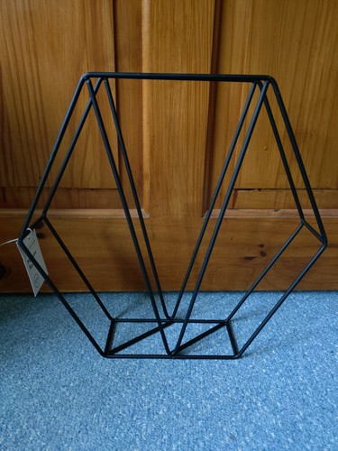 New black metal magazine rack - new,