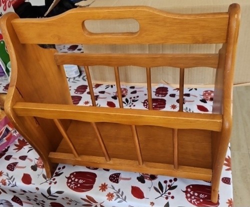 Vntage wooden magazine rack - wooden,