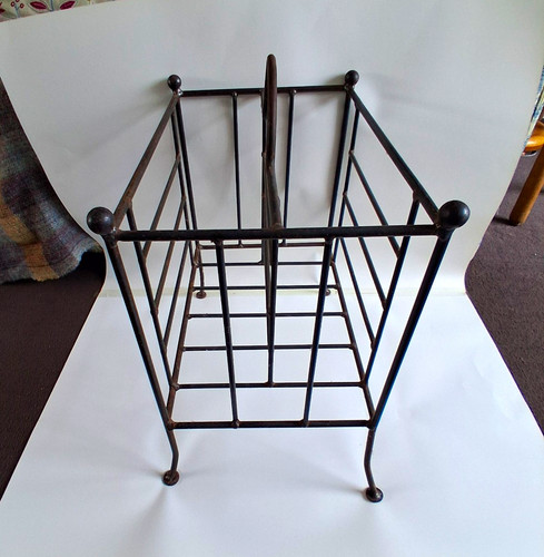 Black metal wire freestanding - metal,