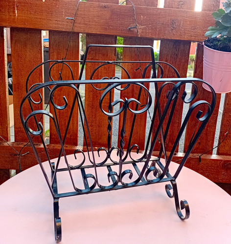 Black metal freestanding - metal,